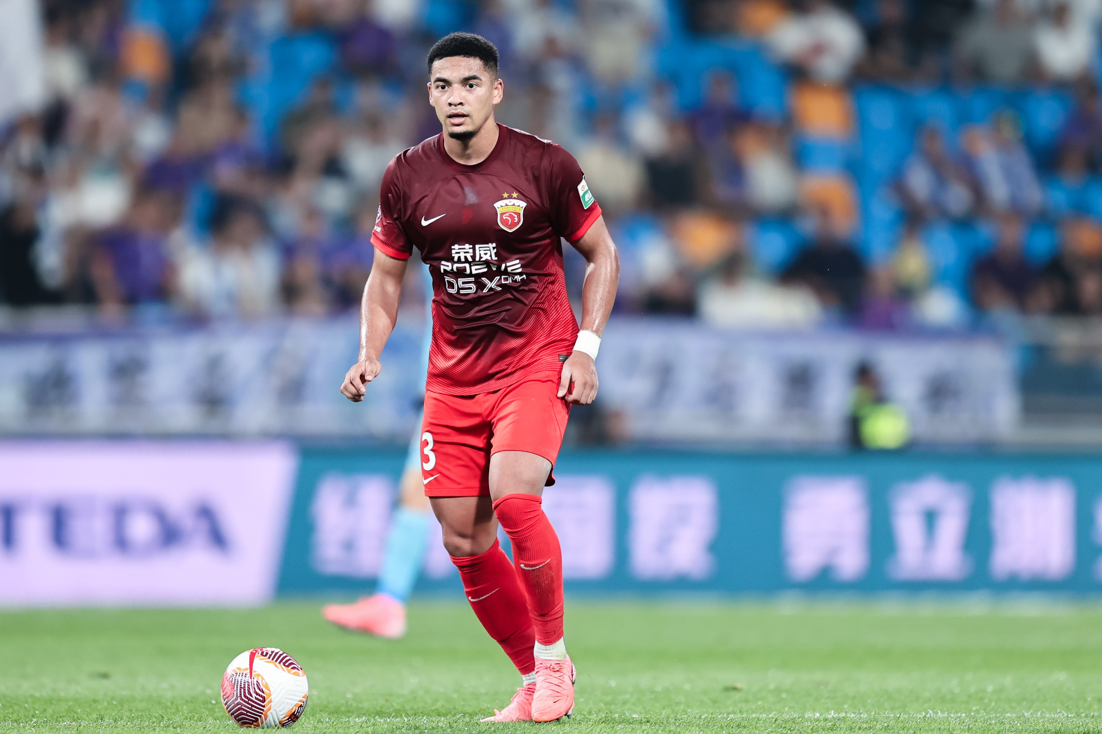 关于上海海港冲刺阶段队长鼓劲，志在法甲名次提升，媒体盛赞，球探报告显示潜力的信息