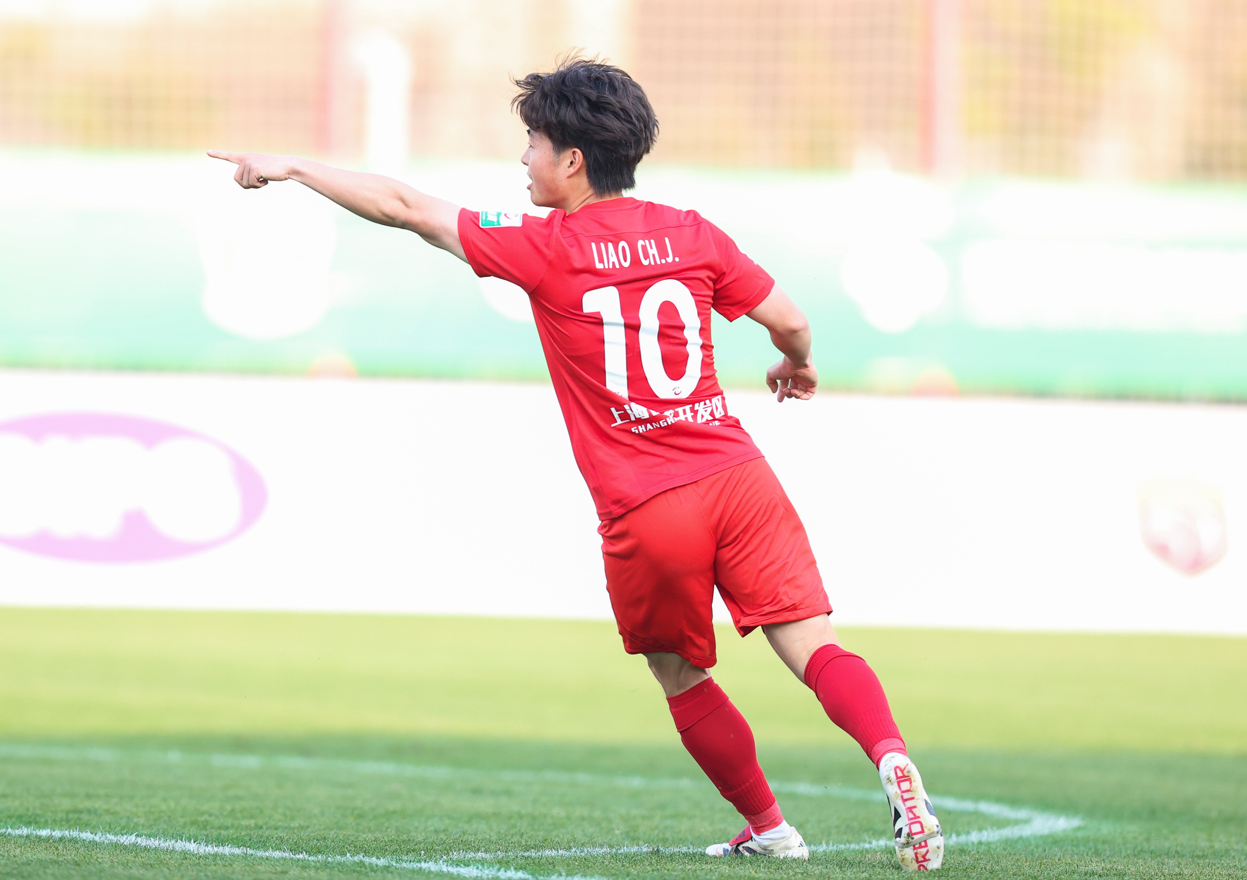 关于上海海港冲刺阶段队长鼓劲，志在法甲名次提升，媒体盛赞，球探报告显示潜力的信息