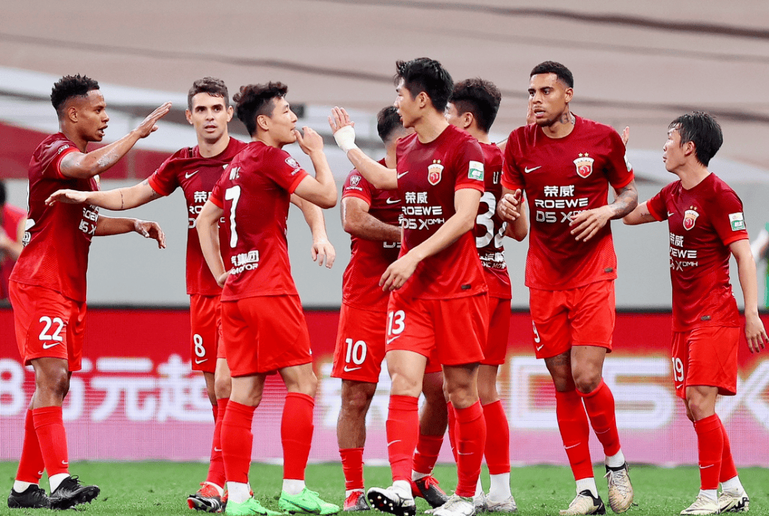 包含亚特兰大发布备战花絮，冲刺阶段绝杀压哨，中超任务艰巨，控场能力受关注的词条